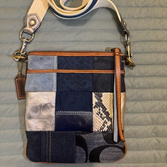 Vintage Coach crossbody denim patchwork purse - Picture 5 of 9
